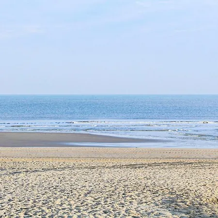 2 Bedroom Beautiful In Holiday home *